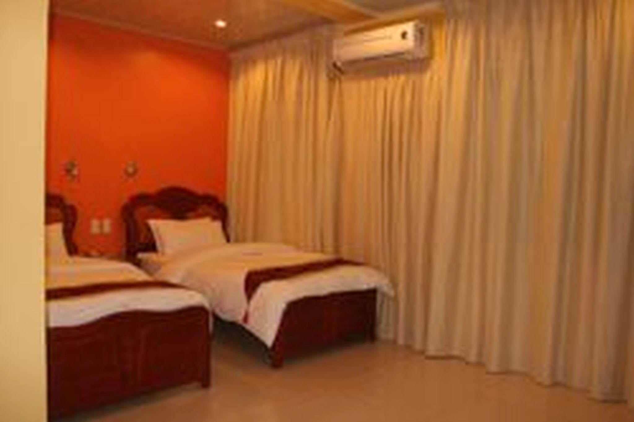 A&A Plaza Hotel Puerto Princesa Bagian luar foto