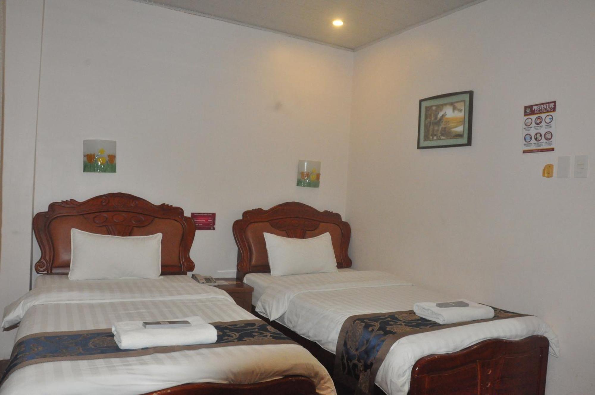 A&A Plaza Hotel Puerto Princesa Bagian luar foto